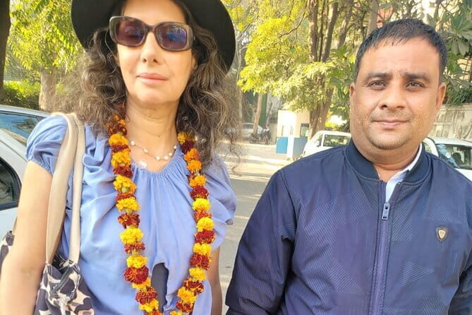 Overnight Jaipur Tour from Delhi - The guide and driver: the hidden value you feel right away