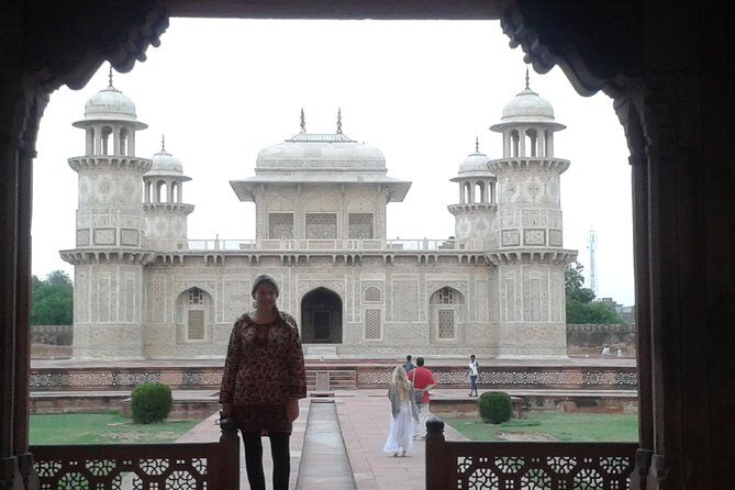 Overnight tour of Agra Taj Mahal Sunset & Sunrise from Delhi - Day 2: Taj Mahal sunrise at 06:00, and why the timing matters