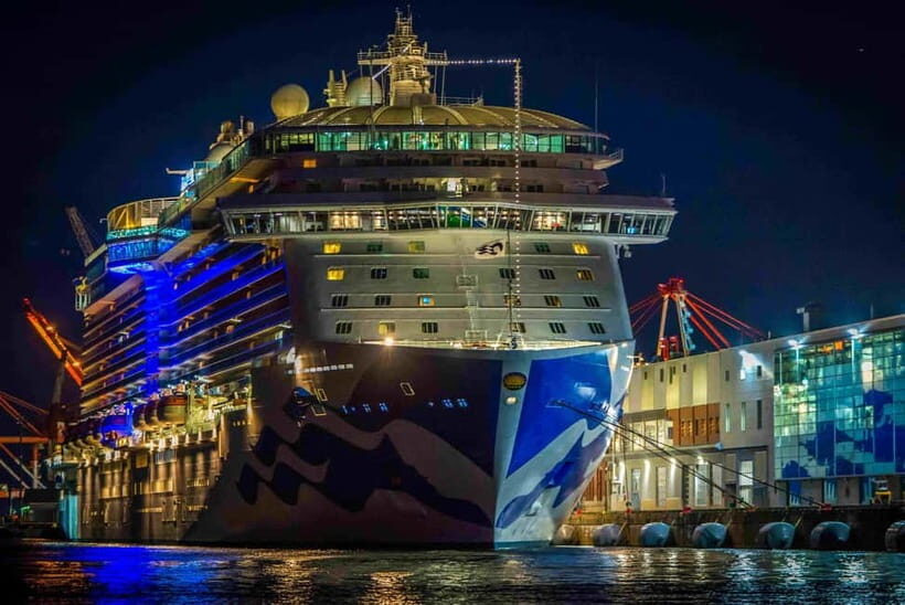 Panaji: Mandovi River Cruise with Dinner and Hotel Transfer - Night scenery over the Mandovi: reflections, lights, and smart photo habits
