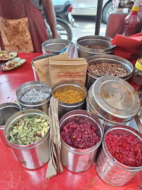 Pink City Walking Tour With Us ( A Haritage Walk in Jaipur) - Phool Mandi: when flower commerce meets street tradition