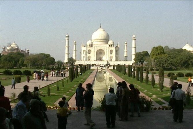 Private 2-Day Tour to Taj Mahal, Agra from Goa with Both side Commercial Flights - A planned shopping stop on Day 1: what to expect at Carpet House Agra