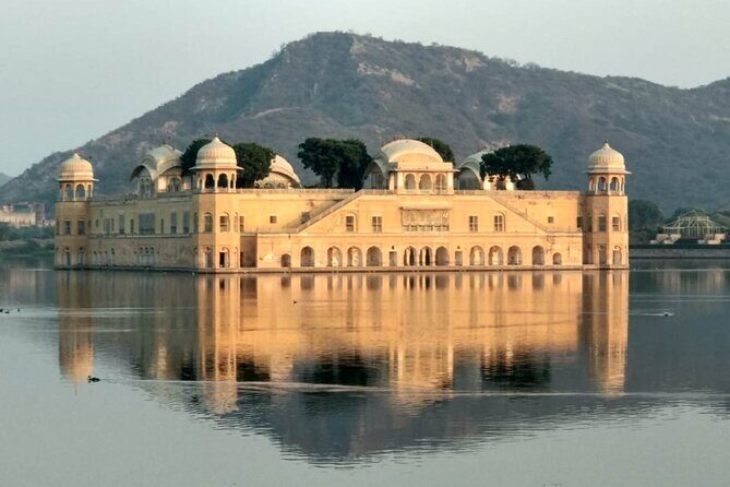 Private 2-Days Tour of Jaipur from New Delhi with Options - Day 1: Hawa Mahal, Jantar Mantar, City Palace, and the calm break of Jal Mahal