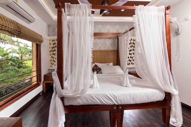 Private 3 Bedroom Luxury Houseboat Trip in Alleppy Backwaters - Private houseboat value: what you’re really buying in Alleppey