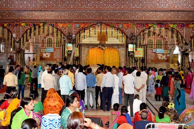 Private 6 Hours: Jaipur Temples Tour - Govind Devji Temple: Krishna’s Presence in Pink City