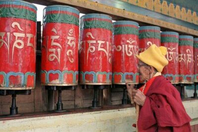 Private 6 hrs Mcleodganj & Dharamshala City Tour - Getting picked up and oriented on tight mountain roads