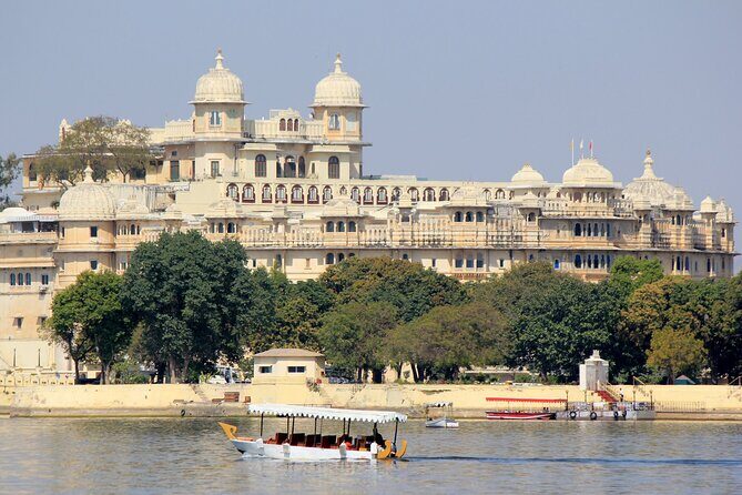 Private 7 Day Tour of Udaipur Chittorgarh Pushkar and Jaipur - Day 2 in Udaipur: City Palace, Temples, Gardens, and a Folk-Dance Evening