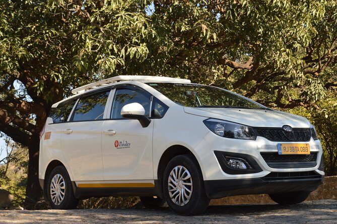 Private A/c Transfer Udaipur To Mount Abu ( 6 Seat A/c Suv ) - The comfort setup: 6-seat A/C SUV that fits real groups