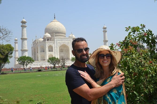 Private Agra Day Trip by Express Train -Taj Mahal & 5-Star Lunch - Agra Fort plus lunch: a midday breather that still keeps the day moving
