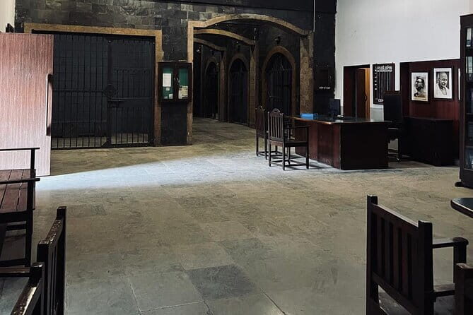 Private Bollywood Tour with Transport - Iconic Mumbai studio stops and live shoot viewing