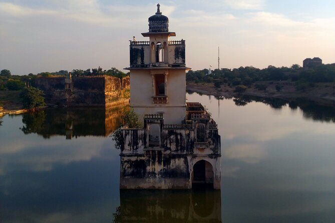 Private Chittorgarh Fort Day Tour with Guide, Lunch and Tickets - Meera Temple: devotional legend, short but meaningful