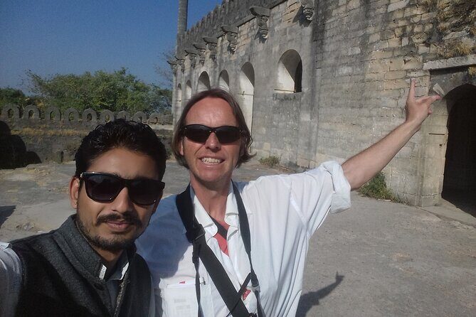 Private Chittorgarh Fort Day Tour with Guide, Lunch and Tickets - Padmini’s Palace and the Fateh Prakash Palace Museum: from legend to museum