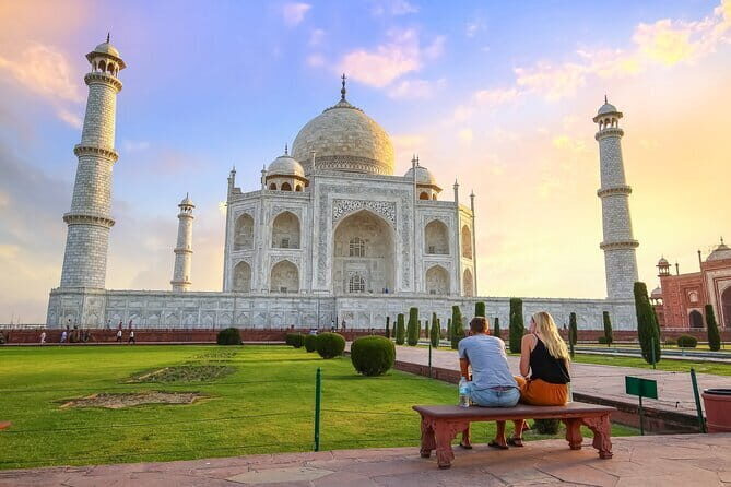 Private Day Tour to Taj Mahal and Agra Fort from Delhi by Car - Coffee at Costa Coffee: a small freebie that changes the mood
