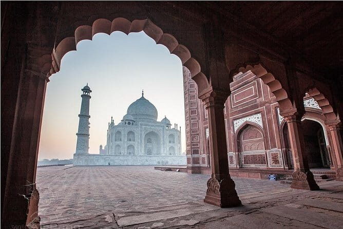 Private Day Tour to Taj Mahal and Agra Fort from Delhi by Car - Taj Mahal: arriving, entering, and using your guide well