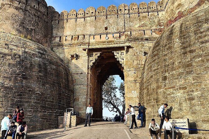Private Day Trip to Kumbhalgarh Fort and Ranakpur from Udaipur - Inside the Ranakpur Jain Temple: 29 halls and Chaturmukha details