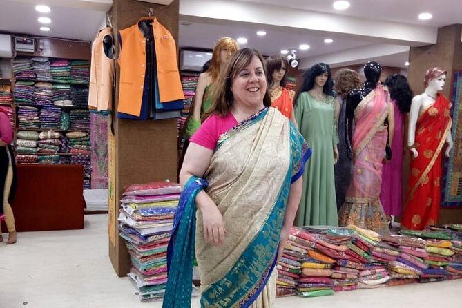 Private Delhi Shopping Tour with Female Expert - The pace: pickup, AC ride, and smart hops with tuk-tuks