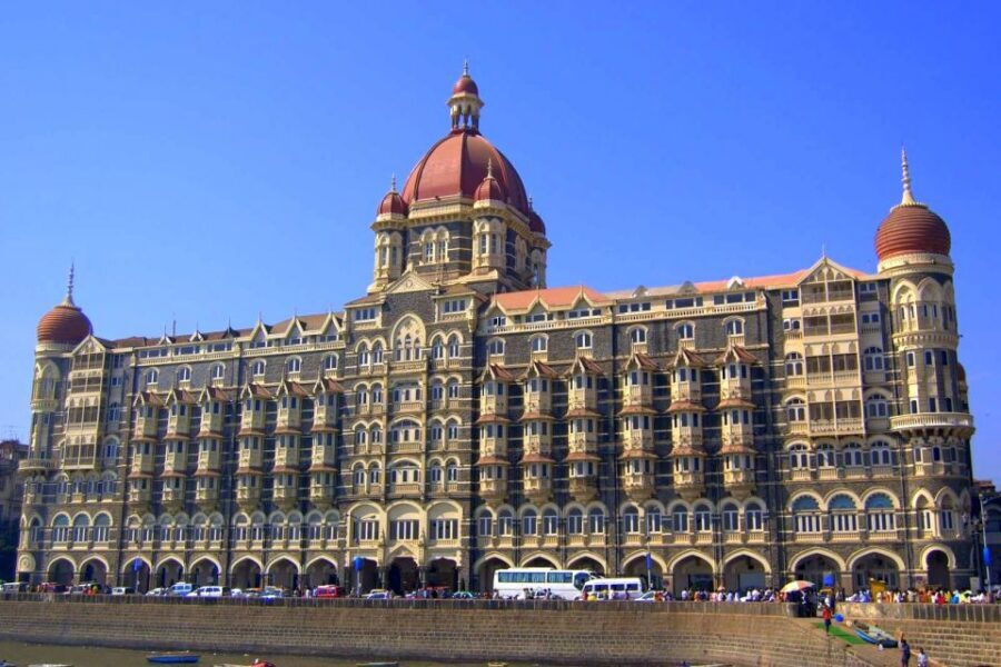 Private Exclusive Sightseeing Tour of Mumbai with Guide - Clock towers, courts, and points of view: Nariman Point to Bombay High Court
