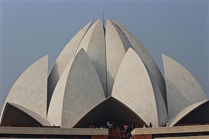 Private Full-Day City Tour of Old and New Delhi with Jama Masjid - India Gate and the British-Era Government Zone: Monuments With Meaning