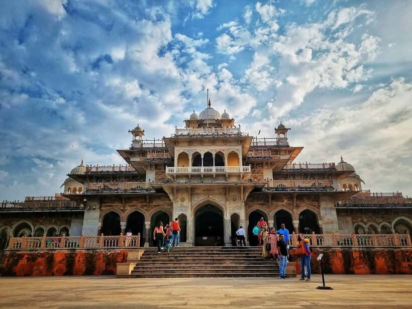 Private Full-Day Jaipur Guided Tour with Monkey Temple - Hawa Mahal: lattice views and a calm photo rhythm