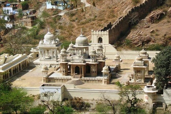 Private Full Day Jaipur Tour by Tuk-Tuk - Hawa Mahal: The Palace of Breeze at Golden-Sun Speed