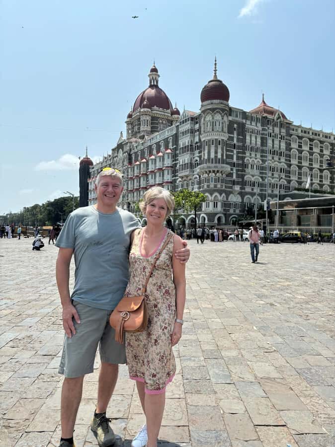 Private Full-Day Mumbai Sightseeing & Elephanta Caves Tour - Victoria Station Area, Dhobi ghat, and Crawford Market