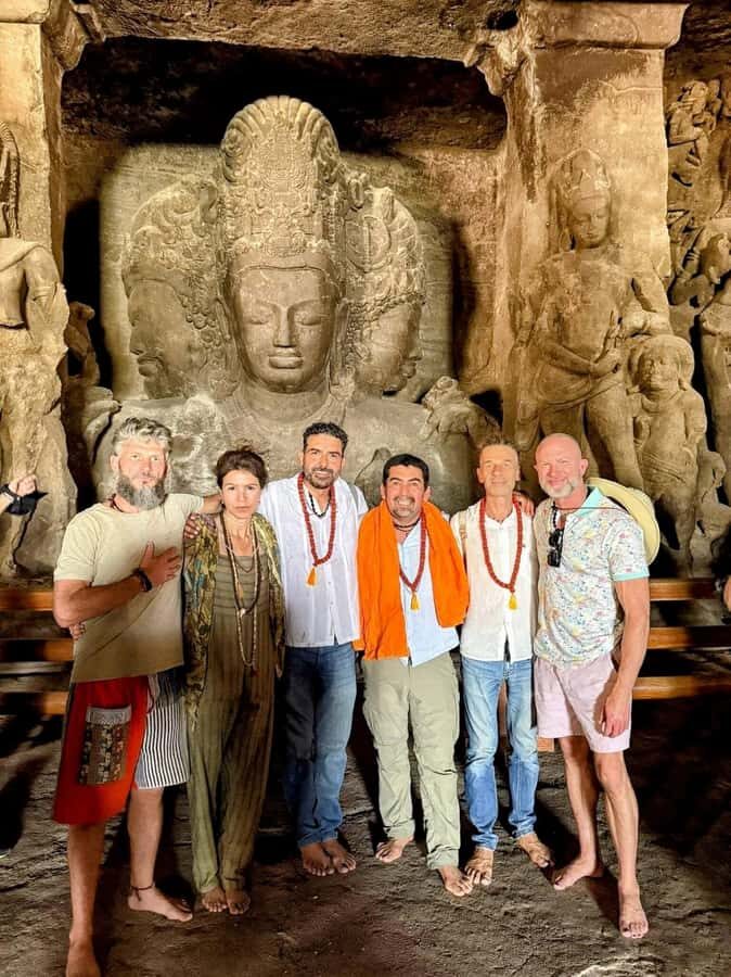 Private Full-Day Mumbai Sightseeing & Elephanta Caves Tour - Dharavi With an English-Speaking Local Resident Guide