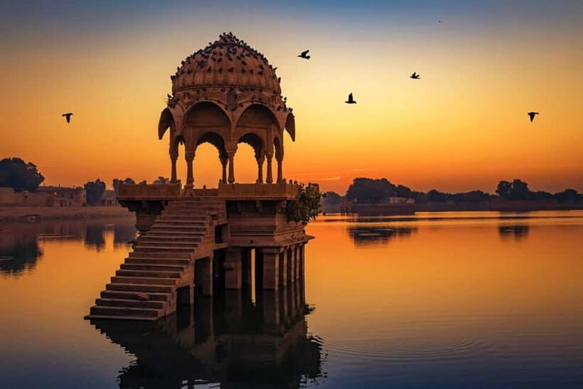 Private Full-Day Tour of Golden City Jaisalmer - Gadisar Lake break and old market shopping (the practical payoff)