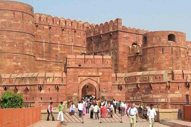 Private Full-Day Tour of Taj Mahal by Car from Delhi with Pickup - Agra Fort at 12:00: a strong contrast to the Taj