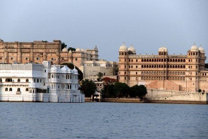 Private Full-Day Tour to Ranakpur and Kumbalgarh from Udaipur - A private guide makes the difference (especially when the day runs long)
