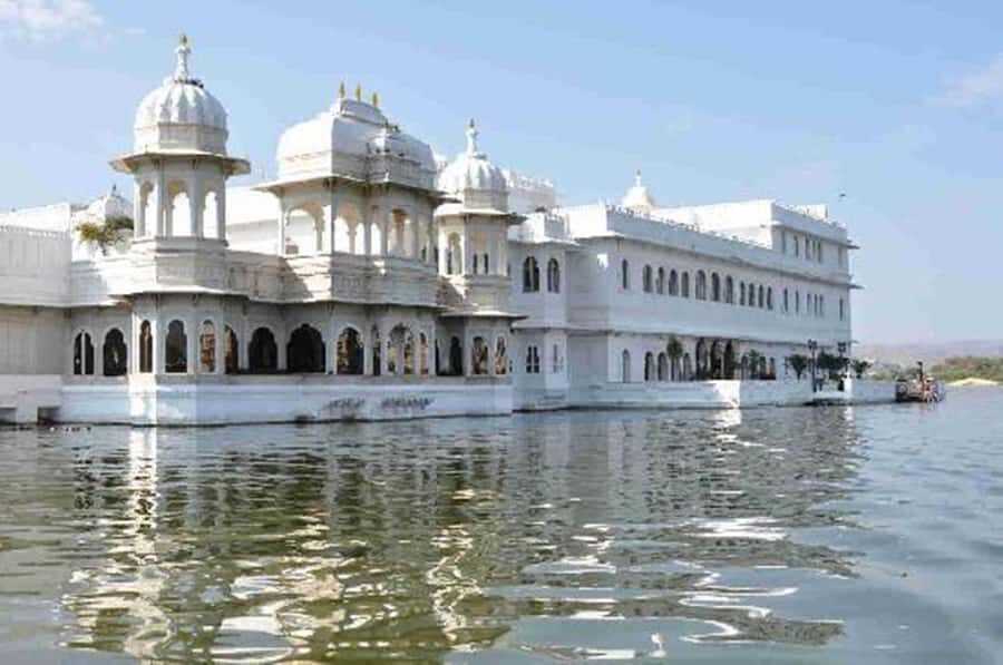 Private Full-Day Udaipur City Tour with Guide - Dudh Talai on Lake Pichola: views you can pace