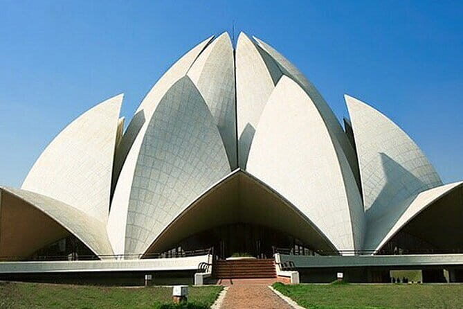 Private Golden Triangle Tour 5 Nights/6 Days - All Inclusive - Day 1: Airport TWG Tea and Bangla Sahib’s Quiet Reset