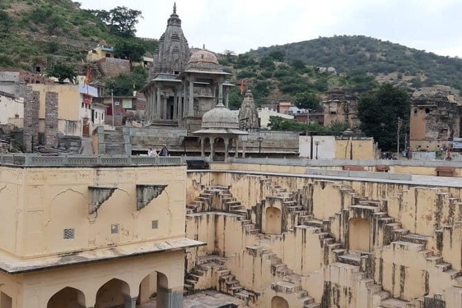 Private Guided City Tour of Jaipur - Jagat Shiromani Ji Temple: marble gate, local presence