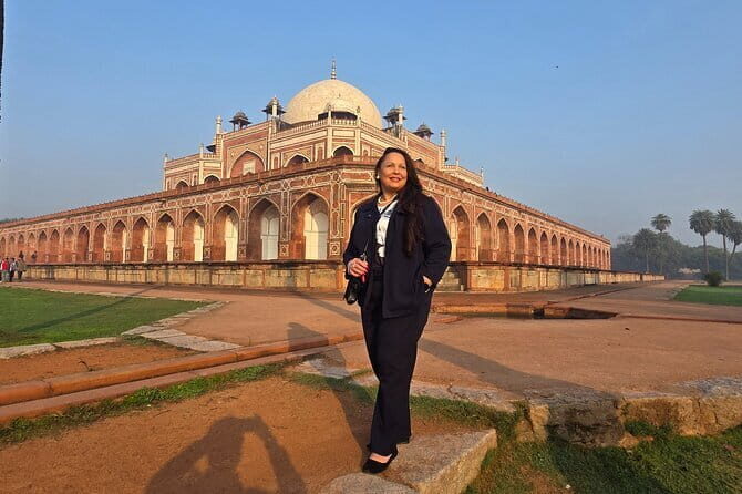 Private Guided Full Day Tour Of Old And New Delhi - Raj Ghat: Gandhi’s memorial as a pause in the schedule