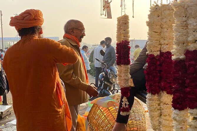 Private Half-Day Delhi Flower Market Tour - Meeting at Ghazipur: What Happens in the First Minutes
