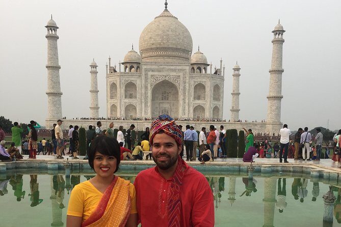 Private Indian Traditional tour of Taj Mahal - Taj Mahal with Indian dress and hina: more than just sightseeing