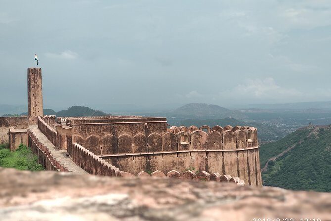 Private Jaipur Full 2 Days Tour With Pink City Guide - Day 1: Amber Fort to Hawa Mahal, with a few well-placed curveballs