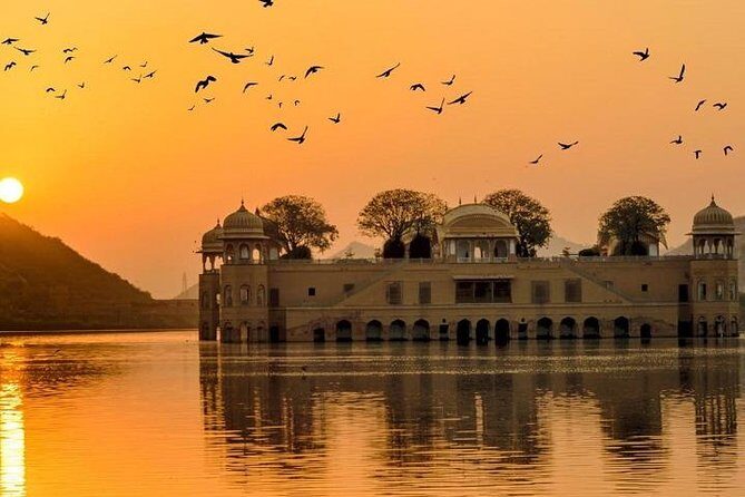 Private Jaipur Full Day Tour - Hawa Mahal in about 1 hour: wind-catcher architecture and fast photo time