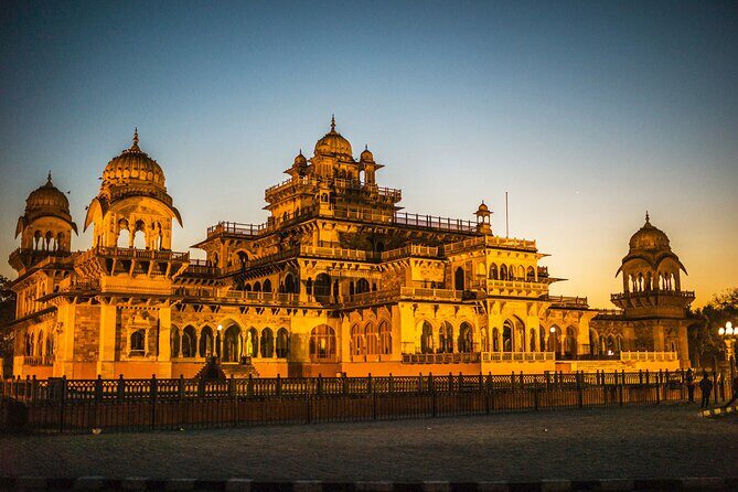 Private Jaipur Night Tour with Nahargarh Sunset Views - Stop 4: Hawa Mahal from the outside, all lit up