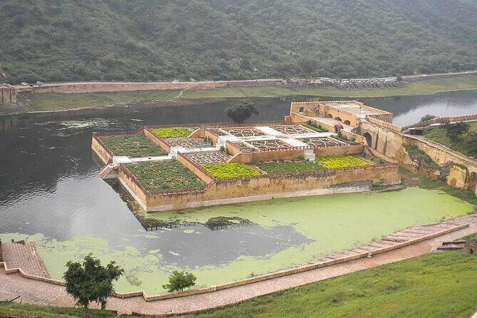 Private Jaipur Pink City Tour by Car & Driver with a Tour Guide - Who should book this (and who might want a different plan)