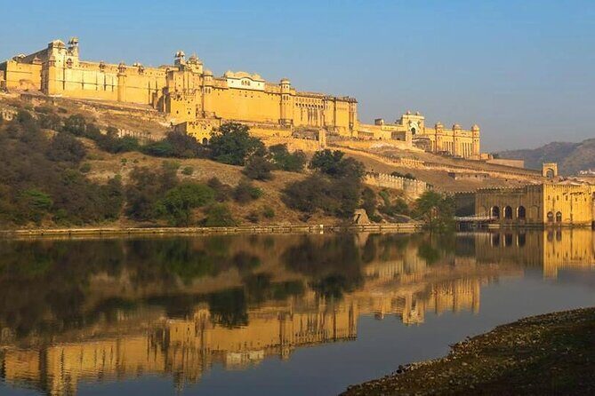 Private Jaipur Pink City Tour by Car & Driver with a Tour Guide - Royal Gaitor Tumbas and the City Palace: where Jaipur looks ceremonial