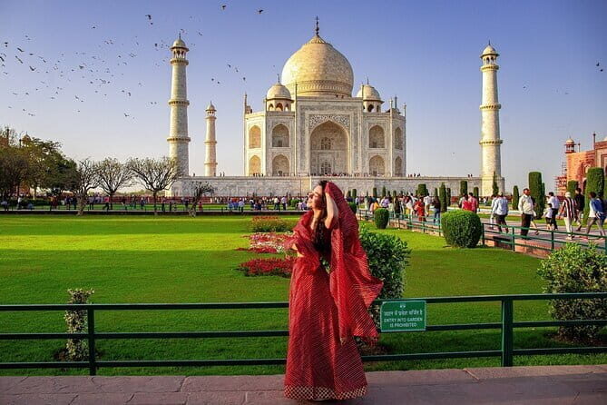 Private Jaipur Sightseeing Tour with Car and Guide - Royal Gaitor Tombs and Jal Mahal: quiet moments between big sights