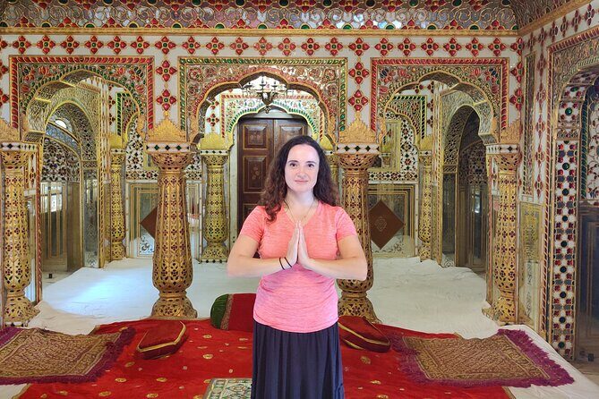 Private Jaipur Tour for Solo Female Traveler with Female Guide - How the day runs: pickup, timing, lunch, and mobile tickets