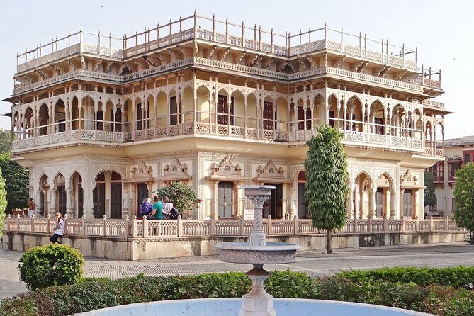Private Jaipur Tour Package with Flexible Booking Options - Hawa Mahal: The Palace of Breeze and the Quick Win Stop