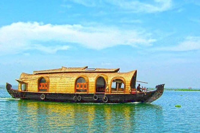 Private Kerala Backwater Houseboat Day Cruise with Lunch from Cochin - Boarding a private houseboat: what you should expect on the water