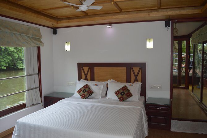 Private luxury Houseboat trip at Alleppy Backwaters. - The Backwaters Cruise: Villages, Marshes, and a One-Hour Canal Slip