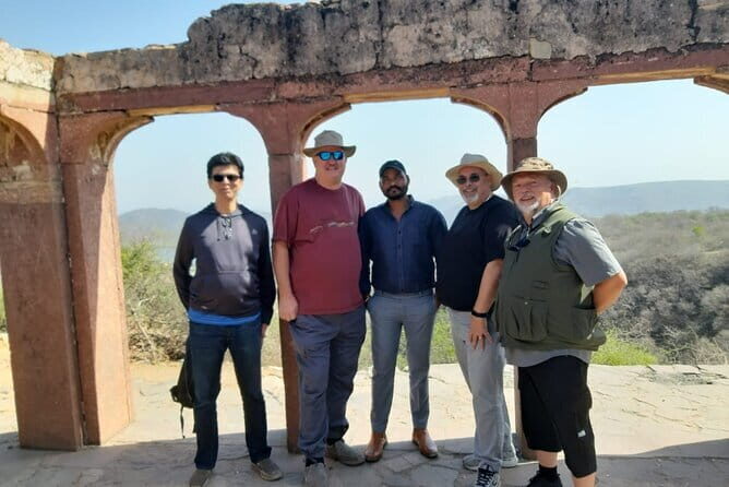 Private Luxury Same Day Agra Sightseeing Tour from Delhi - Getting Picked Up in Delhi and Handling the 3-Hour Yamuna Expressway Ride