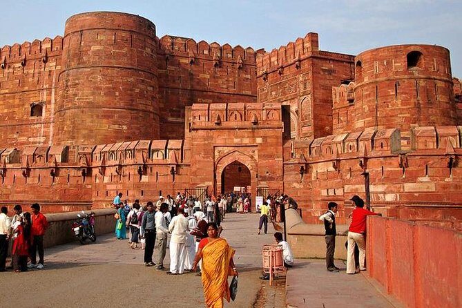 Private Mathura Vrindavan with Taj Mahal Agra Tour from Delhi - Private Guides and Car Comfort: How the Day Stays Manageable