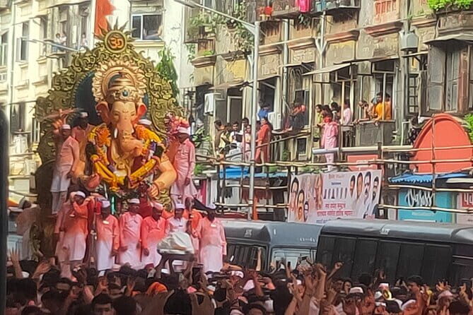 Private Mumbai 2-Day Tour Package:City + Slum & Elephanta Island. - Dharavi Slums with a local guide: what you should expect
