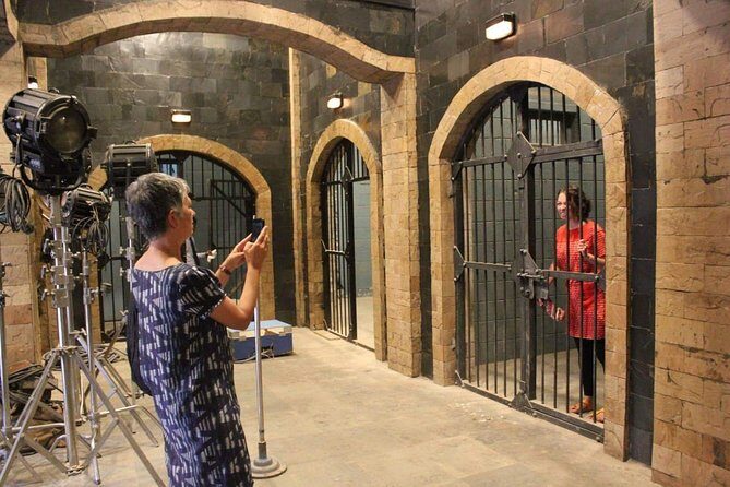 Private Mumbai City Tour and Bollywood Tours With Meal - Hotel pickup, then Worli Sea Face: a calmer start at the water’s edge