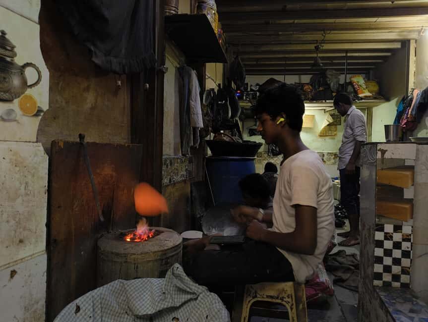 "Private Mumbai Dharavi Slum Tour" - The largest sewer in Mumbai: infrastructure you can see