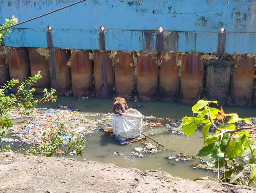 "Private Mumbai Dharavi Slum Tour" - Residential markets and fresh produce stop